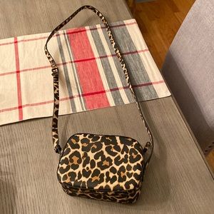 Cheetah print crossbody bag. 1 pocket inside.